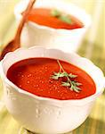 Fleischsuppe Tomatensuppe