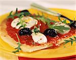 Pizza Tomaten und Oliven