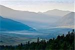 Morgendämmerung im Phobjikha, ein Urstromtal an den westlichen Ausläufern der Black Mountains. Das Tal ist ein ausgewiesenen Landschaftsschutzgebiet.