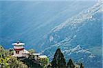 À un point de vue stratégique perché Trongsa Dzong, s'élève la tour de guet, le Dzong de Ta. Le Dzong de Ta est maintenant un musée consacré à la rois du Bhoutan.