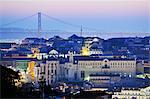 Das historische Zentrum von Lissabon in der Dämmerung. Portugal