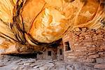 Aux États-Unis, Utah, ruine de toit tombé cliff logement.