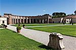 Colonnade avec jardins paysagés