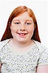Übergewichtige Mädchen (13-15), Lächeln, Porträt