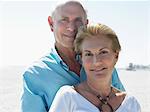 Senior couple sur une plage tropicale, gros plan