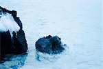 Vulkanisches Gestein bedeckt an Kieselsäure Bodenschätzen, Blue Lagoon, Reykjanes-Halbinsel, Island