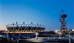 Stade olympique de Londres et Orbit tour à la tombée de la nuit, Londres, Royaume-Uni, Europe
