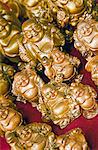 Mini figures de Bouddha en vente dans un magasin à Mumbai, en Inde, Asie