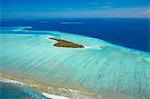 Vue aérienne d'une île tropicale, Maldives, océan Indien, Asie