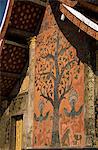 Mosaïque de l'arbre sur le mur du fond, la flamme temple principal, VAT Xieng Thong, Site du patrimoine mondial de l'UNESCO, Luang Prabang, au Laos, Indochine, Asie du sud-est, Asie