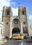Tramway et Se (cathédrale), Alfama, Lisbonne, Portugal, Europe