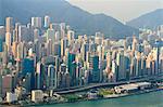 Grande vue sur la skyline de l'île de Hong Kong et Victoria Harbour, Hong Kong, Chine, Asie