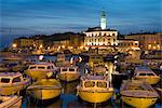 Abenddämmerung über Hafen und St. Euphemia's Church, Rovinj, Istrien, Kroatien, Adria, Europa