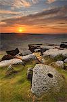 Coucher de soleil sur les meules, Froggatt et Edge : Curbar, Parc National de Peak District, Derbyshire, Angleterre, Royaume-Uni, Europe