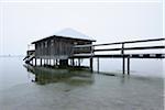 Steg und Bootshaus am See Kochelsee, Bad Tölz-Wolfratshausen District, Upper Bavaria, Bayern, Deutschland