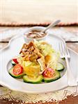 Gado-gado, indonésien de pommes de terre, salade de chou et de la courgette