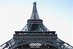 France, Paris, Tour Eiffel, à faible angle vue