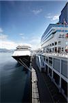 Kreuzfahrtschiff am Canada Place, Vancouver, Britisch-Kolumbien, Kanada