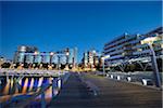 Strandpromenade im Olympischen Dorf Condominium Bereich, Vancouver, British Columbia, Kanada