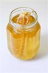 Un peigne de miel dans un pot de miel