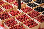 Bio-Himbeeren und Brombeeren am Bauernmarkt