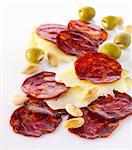 Chorizo, fromage, amandes et olives (Espagne)