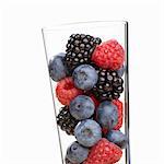 Verschiedene Beeren im Glas