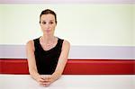 Porträt einer geschäftsfrau mit ihre Hände in einem Büro