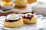 Scones à la crème et la confiture