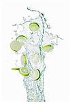 Scheiben Limette und einen Spritzer Wasser