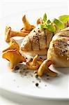 Grilled chicken breast with chanterelles and pepper