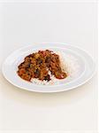 Chili Con Carne mit Reis serviert