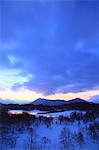 Landschaft in der Abenddämmerung Winterszene