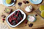 Petits fruits, chocolat, pudding et noix