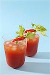 Bloody Mary populaire avec glace et chilli peppers