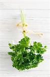 Un bouquet de persil frais