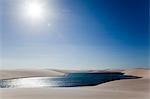 Dunes de sable près de Lagoa Bonita (belle lagune) à Parque Nacional dos Lencois Maranhenses, Brésil