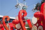 Chinesisches Neujahr-Dekorationen mit der Seilbahn auf den Hintergrund, Ocean Park, Hong Kong
