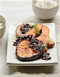 Salmon steaks with caramelized soya