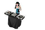 Portrait de femme DJ rock fait signer sur fond blanc