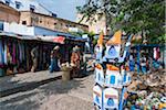 Magasins de souvenirs dans la Kasbah, Chefchaouen, Province de Chefchaouen région Tanger-Tétouan, Maroc