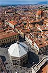 Luftbild des Baptisterium der Basilika di Santa Maria del Fiore, Florenz, Toskana, Italien