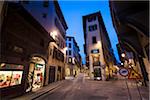 Scène de rue la nuit, Florence, Toscane, Italie