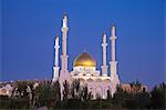 Nur-Astana-Moschee an der Dämmerung, Astana, Kasachstan, Zentralasien, Asien