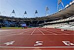 La ligne de départ de 100 m à l'intérieur du stade olympique, Londres, Royaume-Uni, Europe