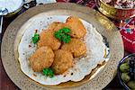 Falafel, un boules frites ou boulettes de pois chiches au sol et ou féverole à petits grains, pays arabe