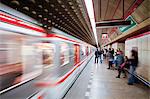 Futuristische unterirdische Metro Haltestelle Dekoration in Prag, Tschechische Republik, Europa