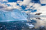 Icebergs, les Sarrasins et les terrains montagneux sur le détroit de Gerlache, péninsule Antarctique, l'Antarctique régions polaires