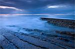 Crépuscule sur les côtes rocheuses de Kilve, Somerset, Angleterre, Royaume-Uni, Europe