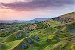 Lever du soleil sur le fonctionnement de la carrière abandonnée sur l'escarpement Glangrwyney, Parc National de Brecon Beacons, Powys, pays de Galles, Royaume-Uni, Europe